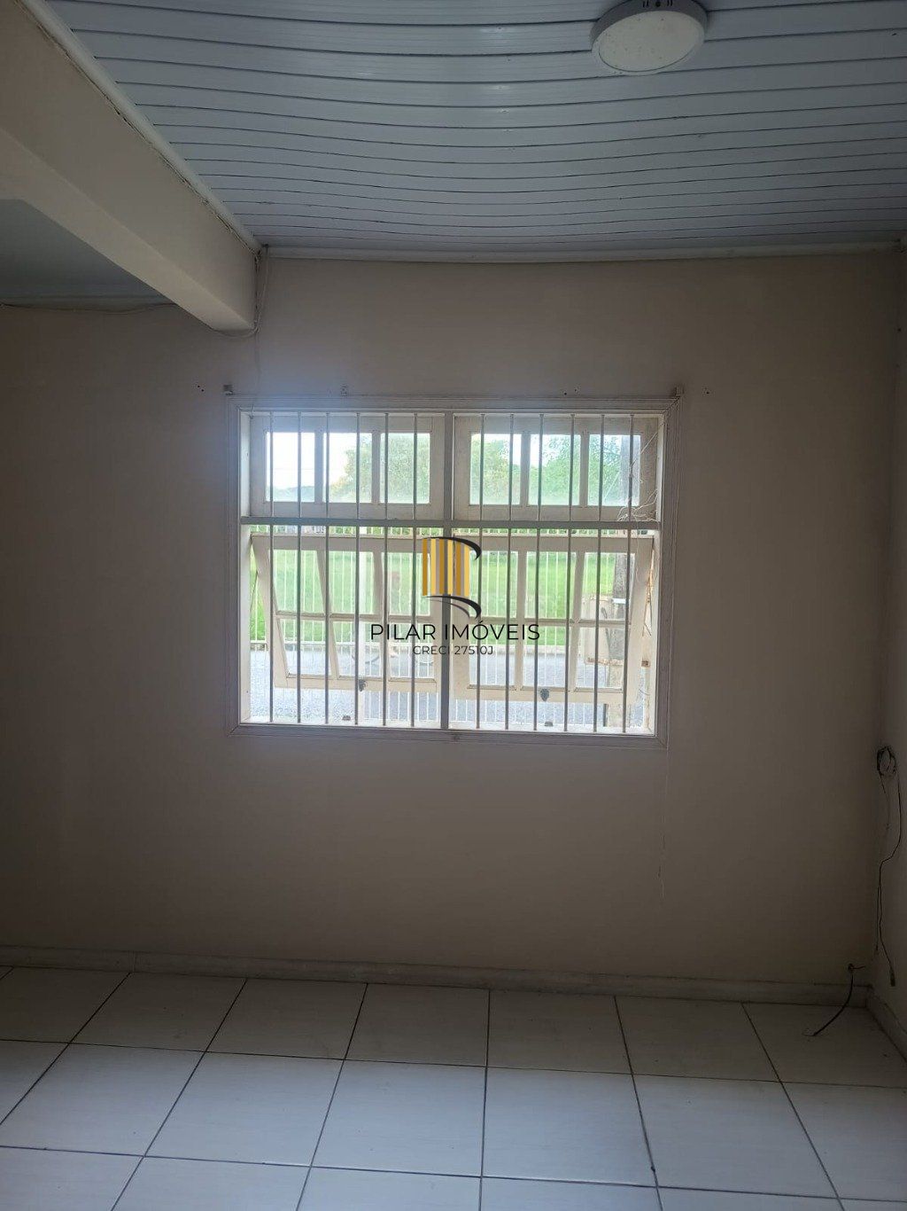 Casa com 2 dormitórios e 2 vagas de garagem em Canoas.