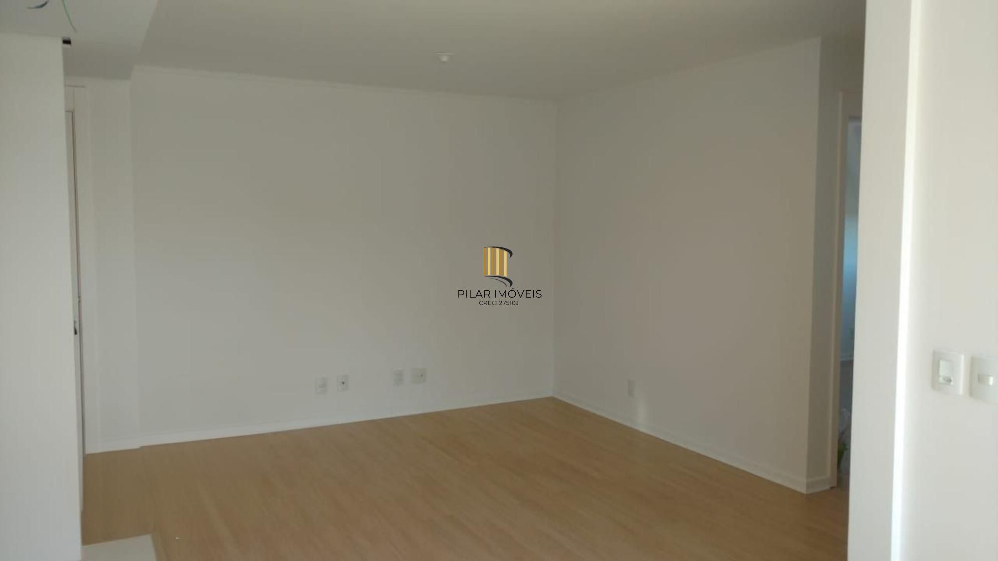 Apartamento de 2 dormitórios, elevador e 1 vaga de garagem.