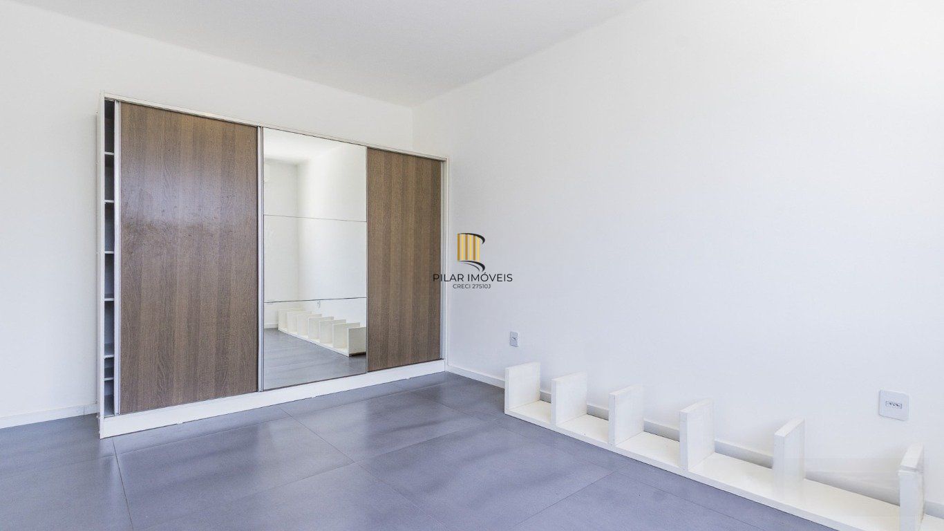 Apartamento de 1 dormitório no bairro Menino Deus em Porto Alegre.