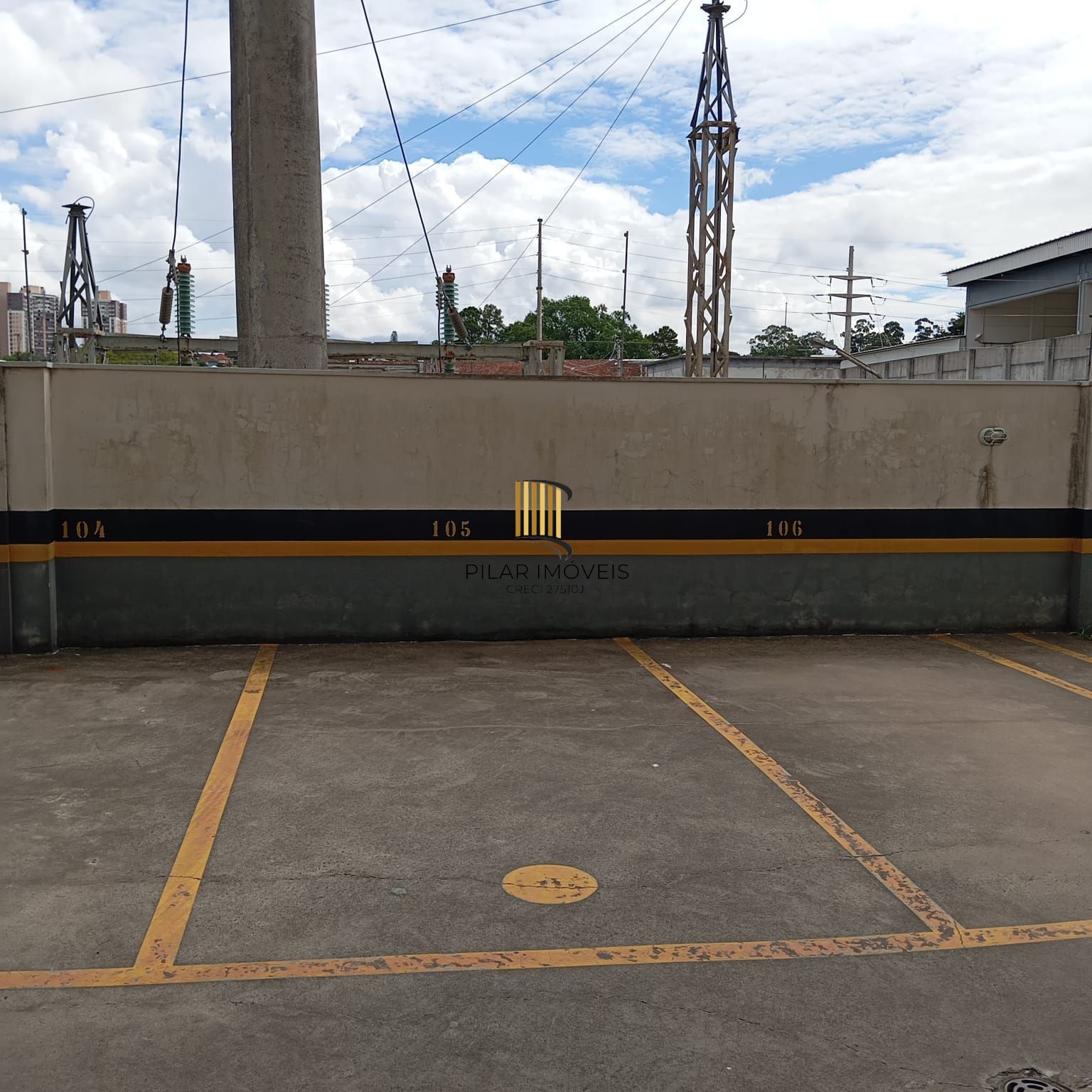 Apartamento 2 Dormitórios, Suíte, 2 vagas e elevador no Passo da Areia