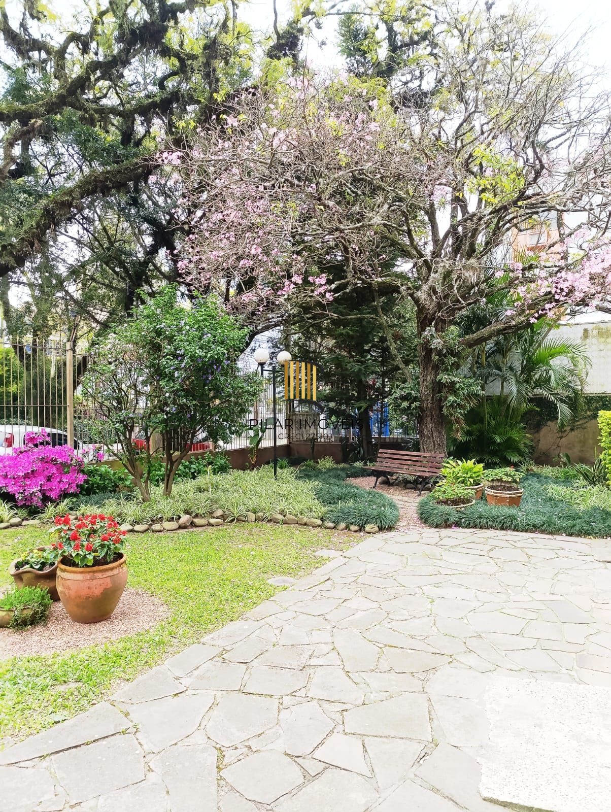 Apartamento de 3 dormitórios no bairro Petrópolis