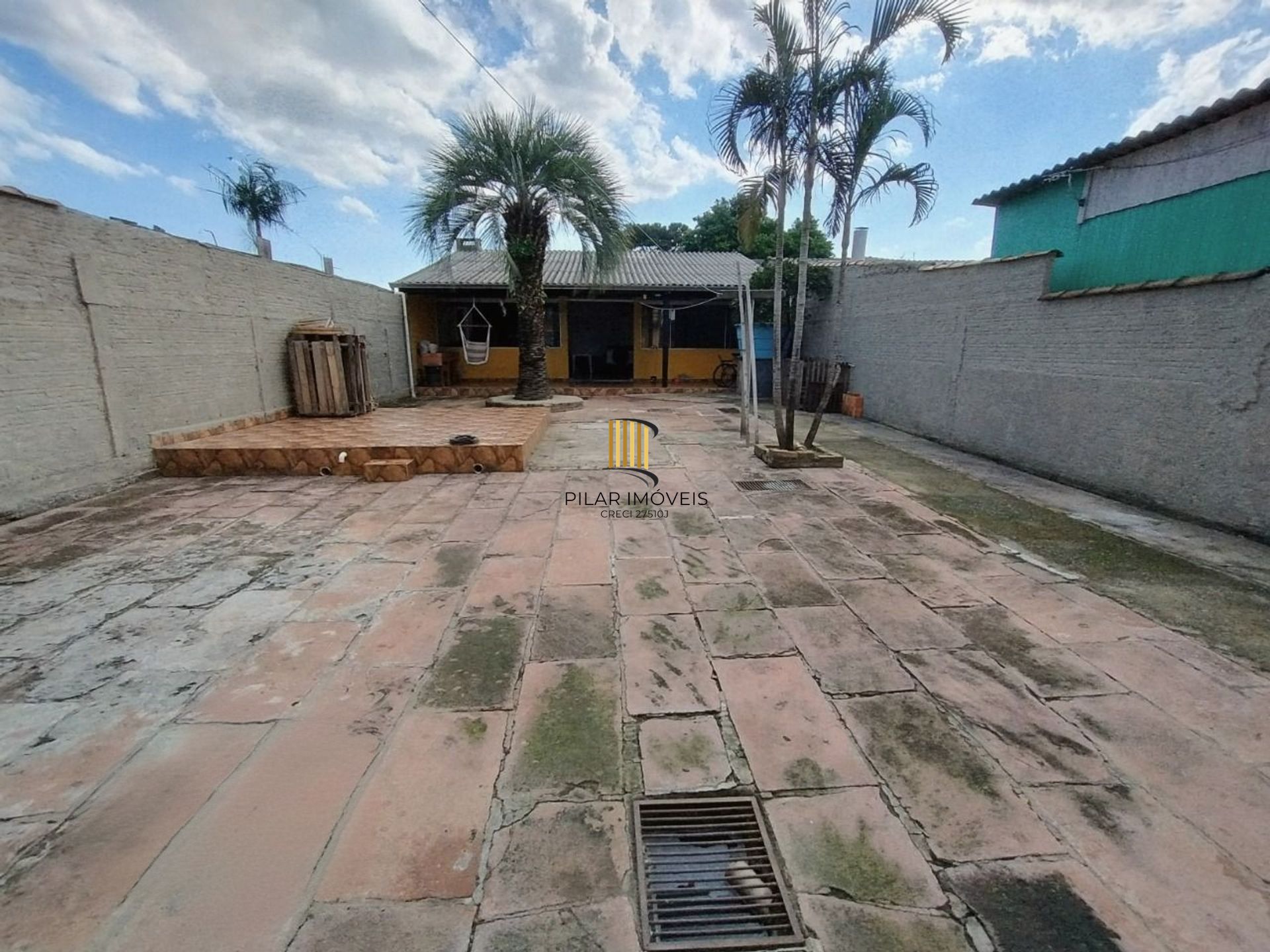 Casa de 4 dormitórios e 4 vagas de garagem em Canoas.