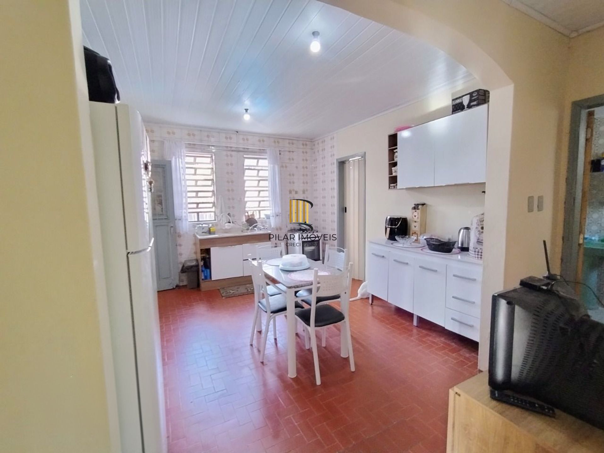 Casa de 3 dormitórios e 4 vagas de garagem em Canoas.