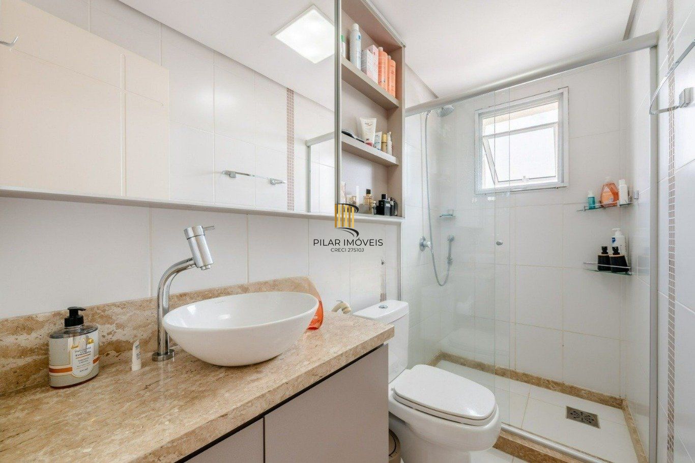 Apartamento com 3 quartos e 4 vagas no Menino Deus, Porto Alegre.