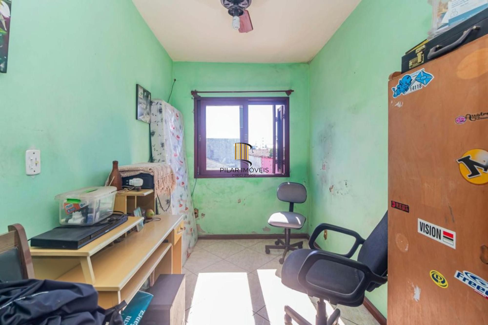 Casa com 4 quartos, 1 suíte , vaga de garagem e churrasqueira à venda em Sarandi.