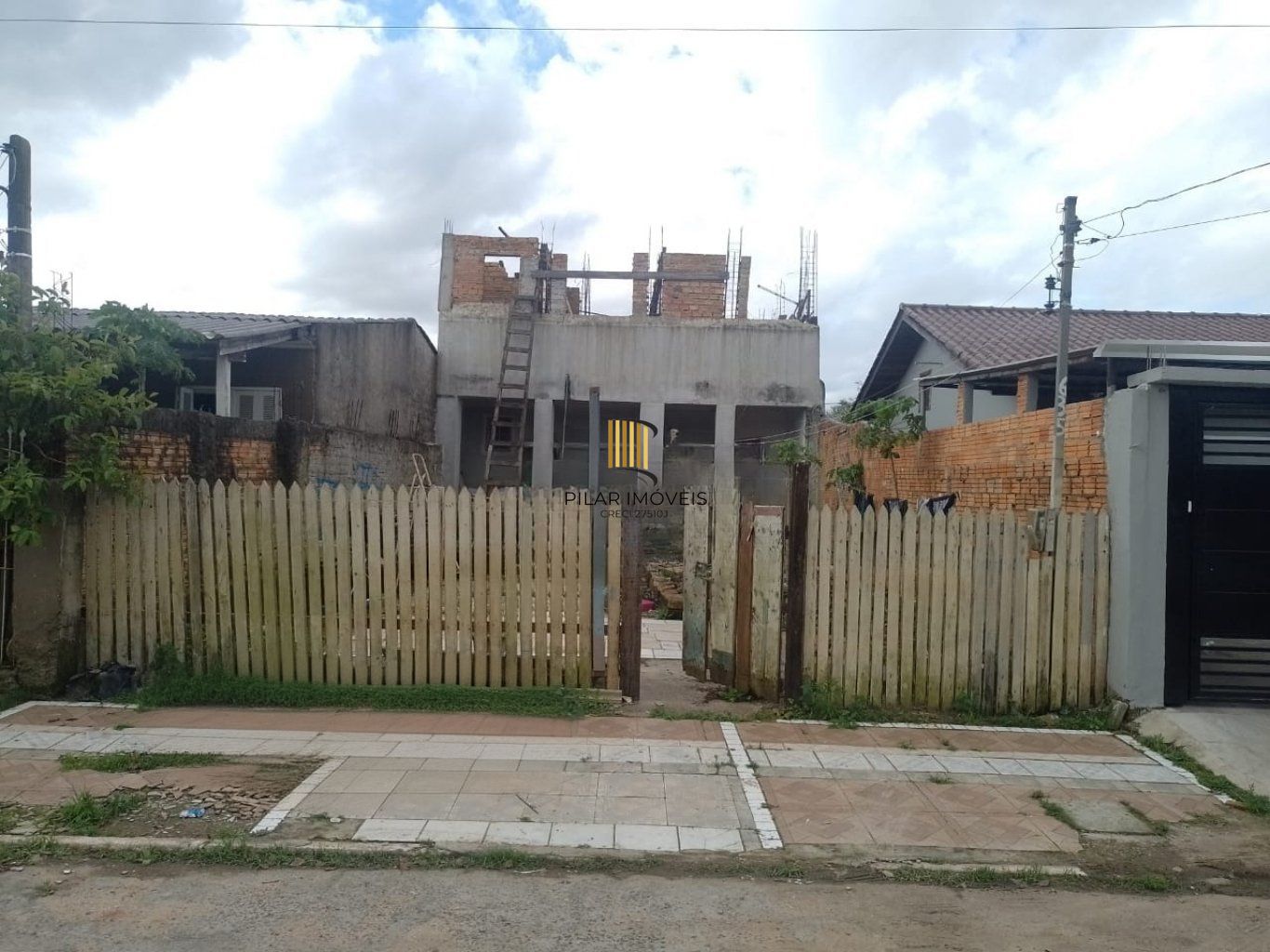 Casa 1 dormitório com 1 vaga de garagem no bairro Mato Grande em Canoas.