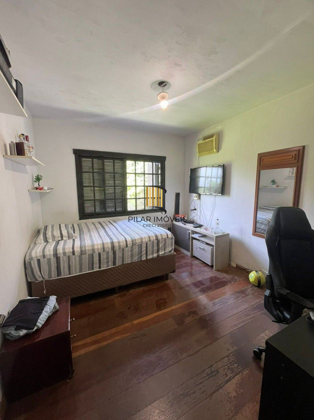 Casa de 3 dormitórios e 4 vagas de garagem em Cachoeirinha.