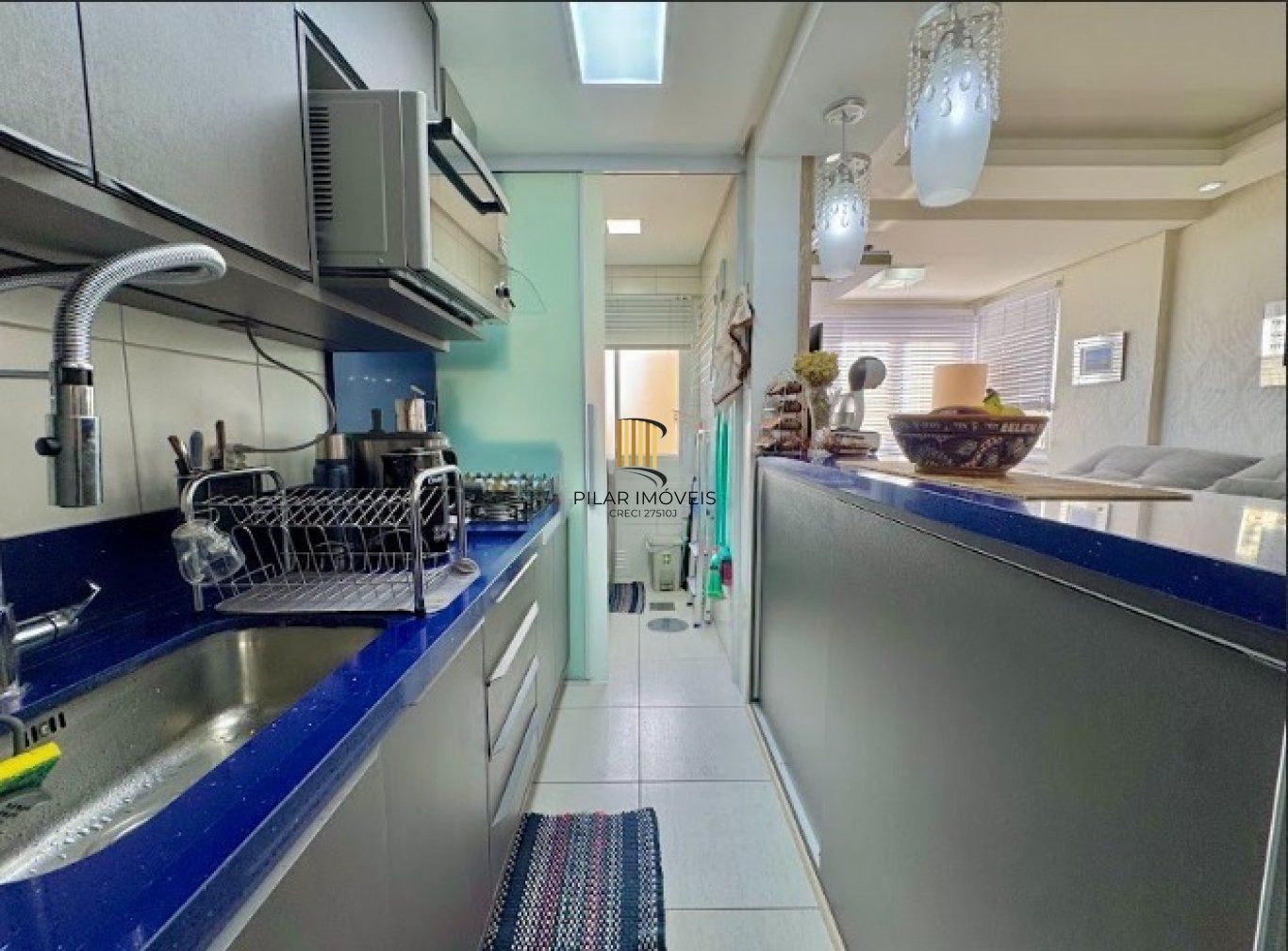 Apartamento semi mobiliado de 2 dormitórios bairro Bom Fim