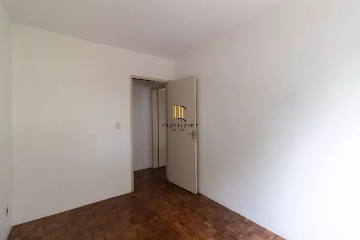 Apartamento 2 dormitórios no Partenon com sacada e 60m²
