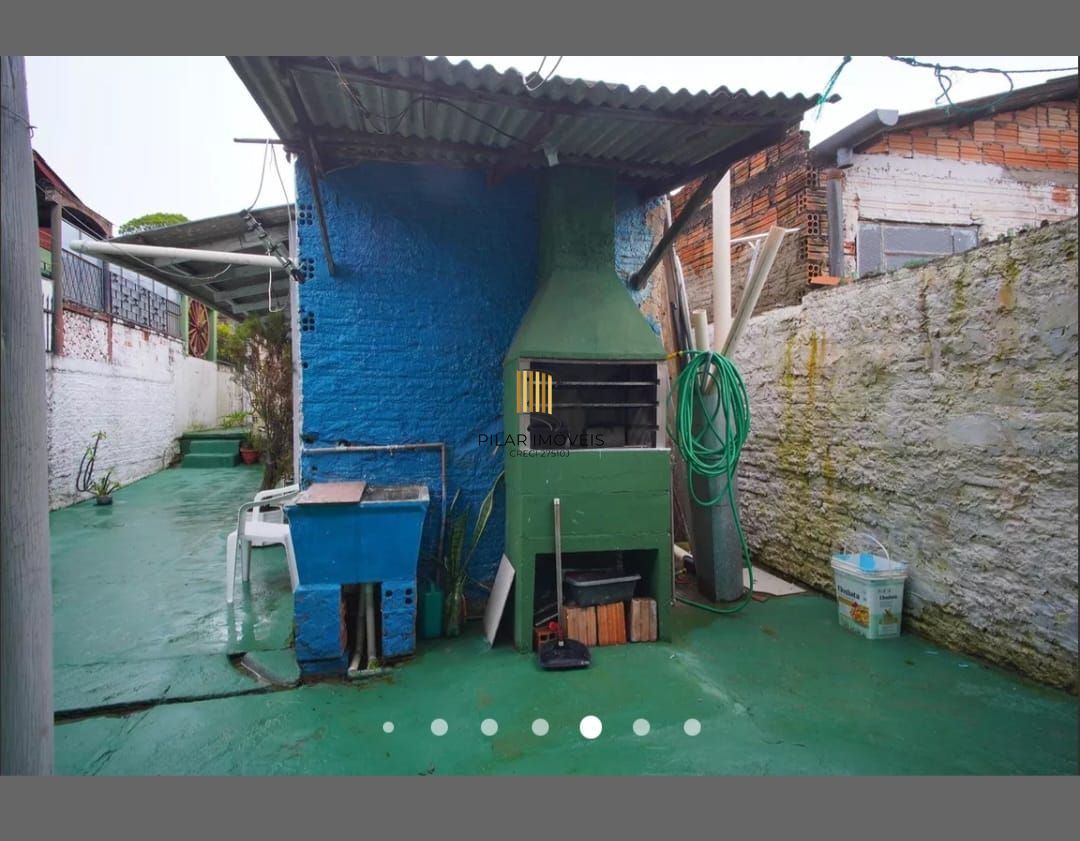 Casa com Pátio, 2 Quartos, vaga de garagem no Bairro Passos Das Pedras.