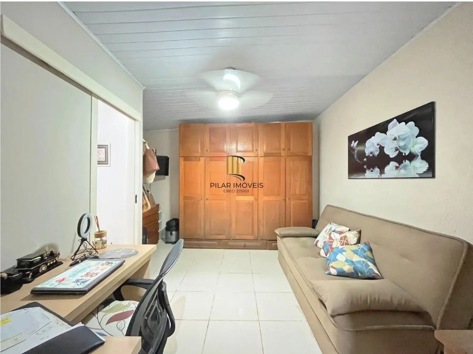Apartamento térreo com 2 dormitórios no Bairro Menino Deus