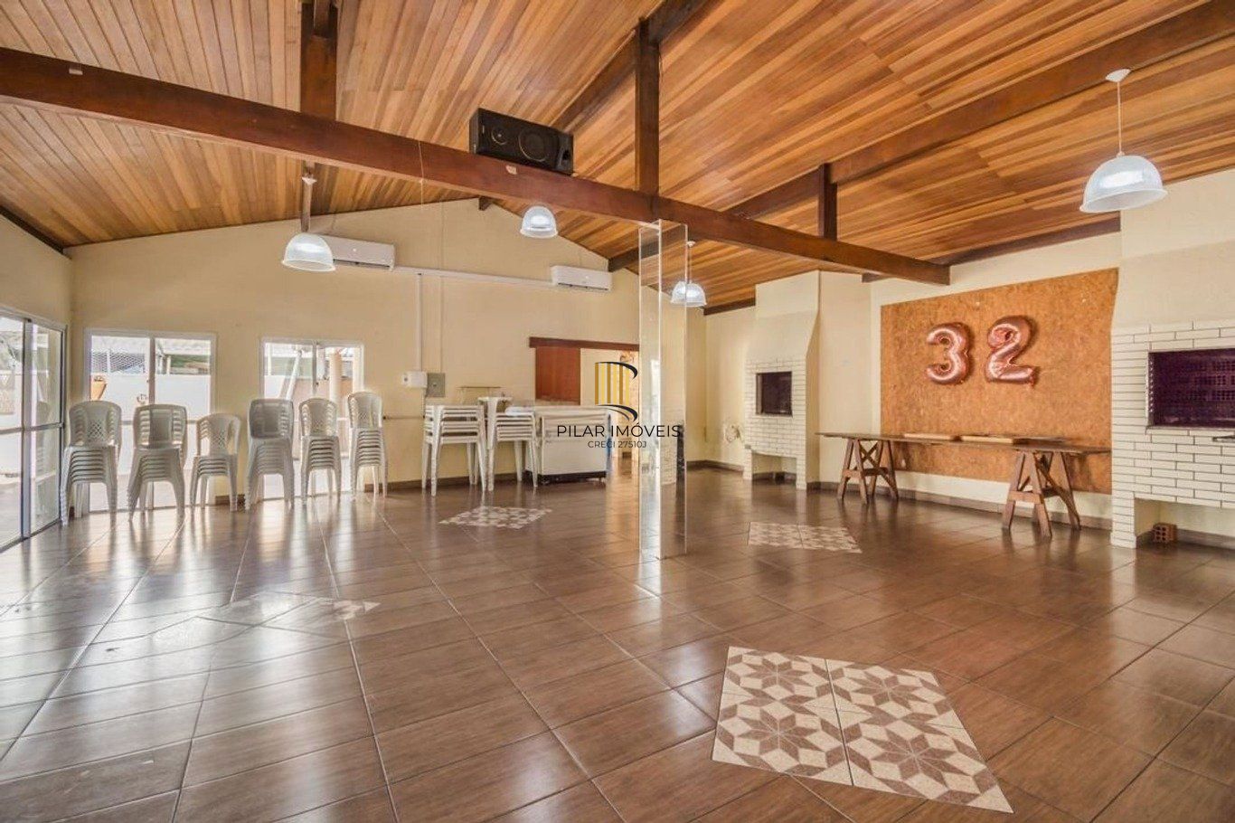 Casa em condomínio com 2 dormitórios e 2 garagem em Branco em Canoas.