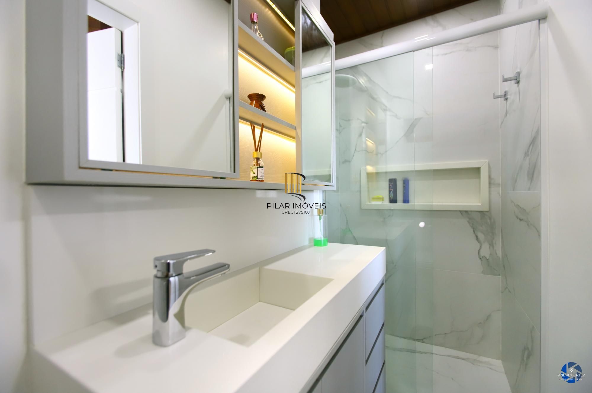 Cobertura com 3 dormitórios e 2 vagas no Bairro Santana