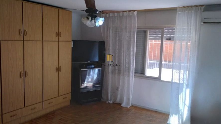 Casa com pátio e 3 dormitórios no Bairro Jardim Itu.