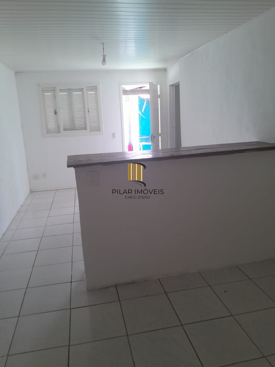 Casa com Pátio, 2 Quartos, vaga de garagem no Bairro Passos Das Pedras.