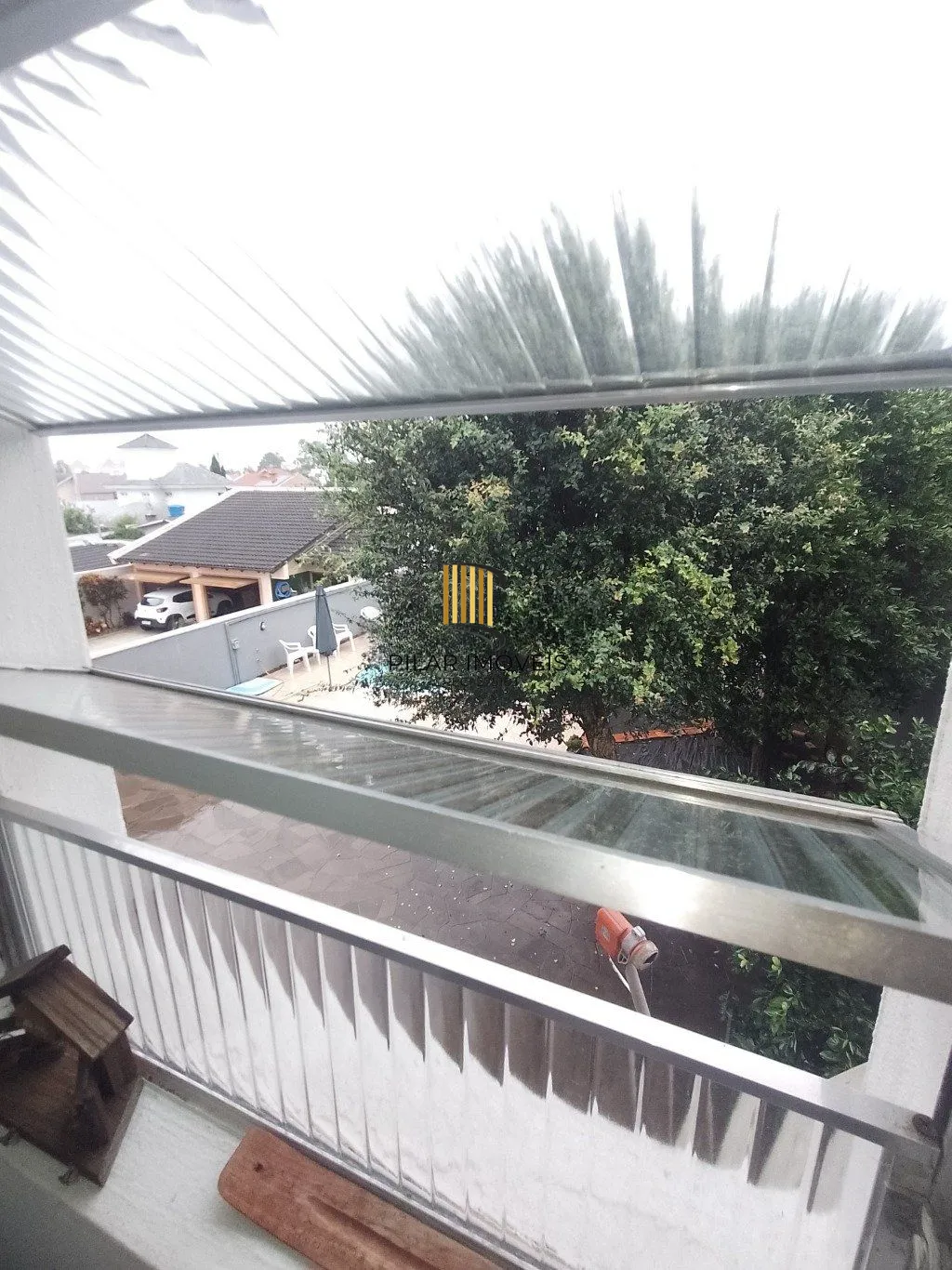 Casa de 5 dormitórios, piscina e 4 vagas de garagem em Canoas.