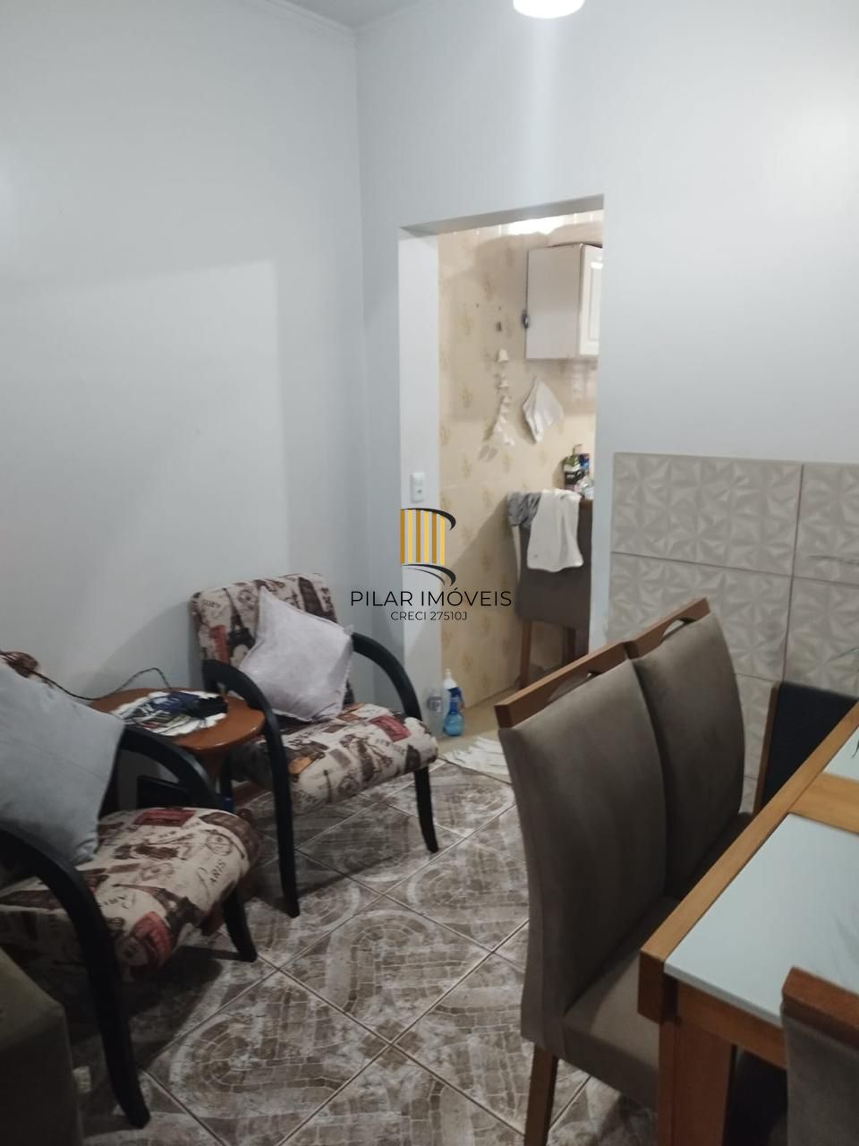 Casa geminada com 3 quartos, vaga de garagem e sacada no bairro Jardim Sabara