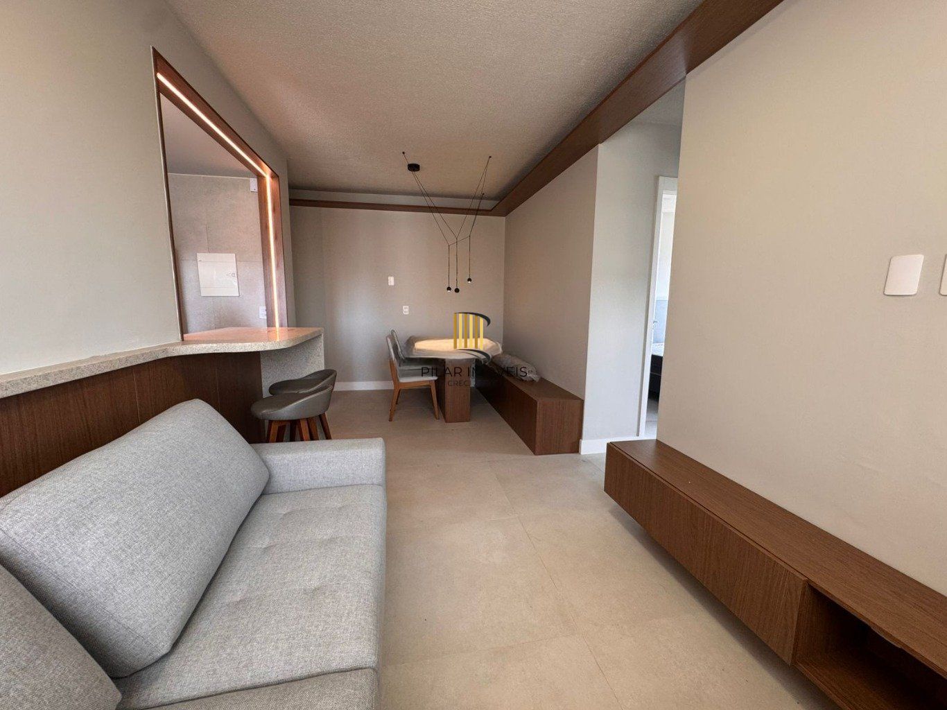Apartamento de 2 dormitórios, elevador e 1 vaga de garagem em Canoas.