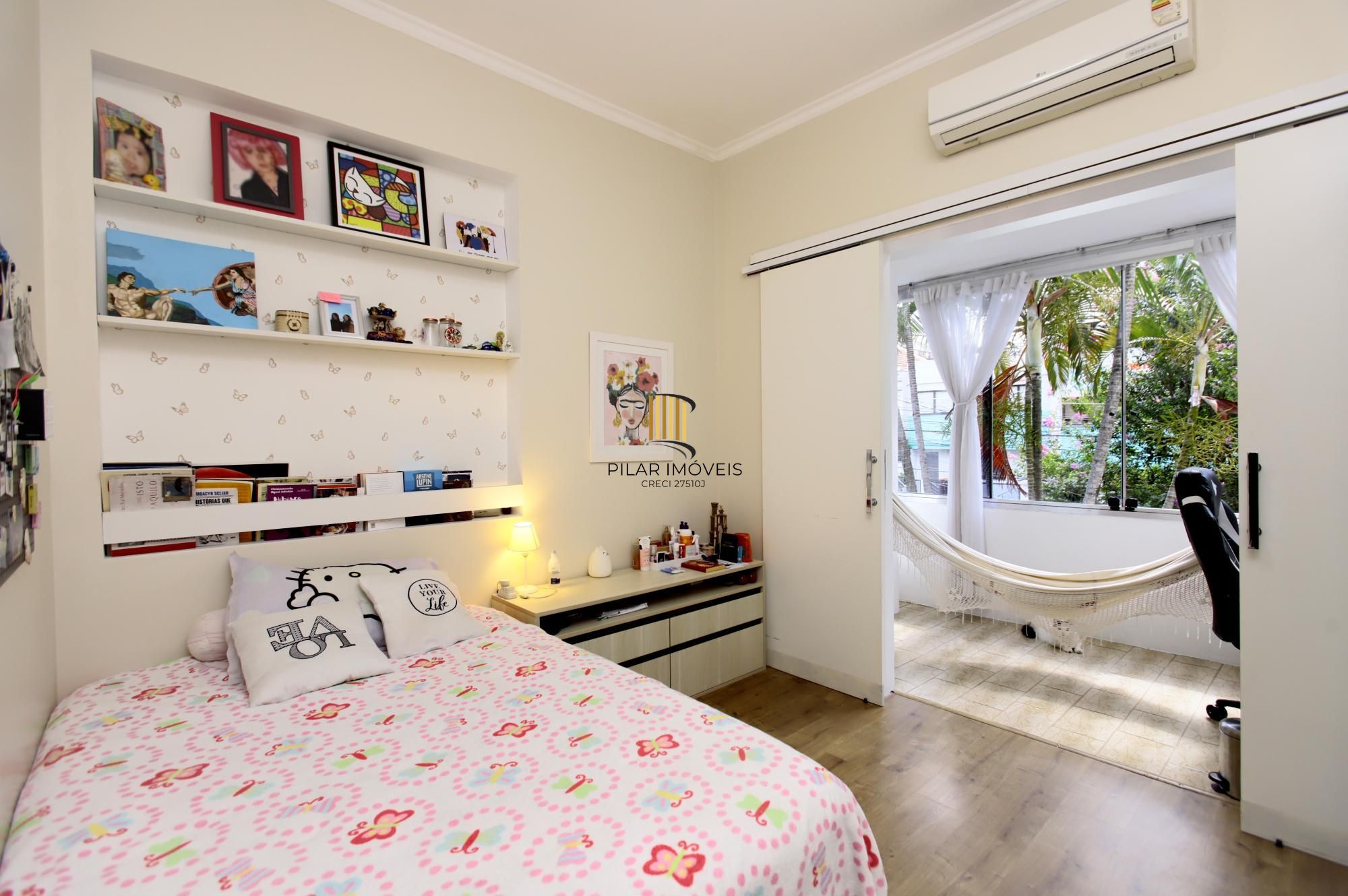 Casa de 4 quartos, 3 banheiros, 3 vagas no bairro Rio Branco