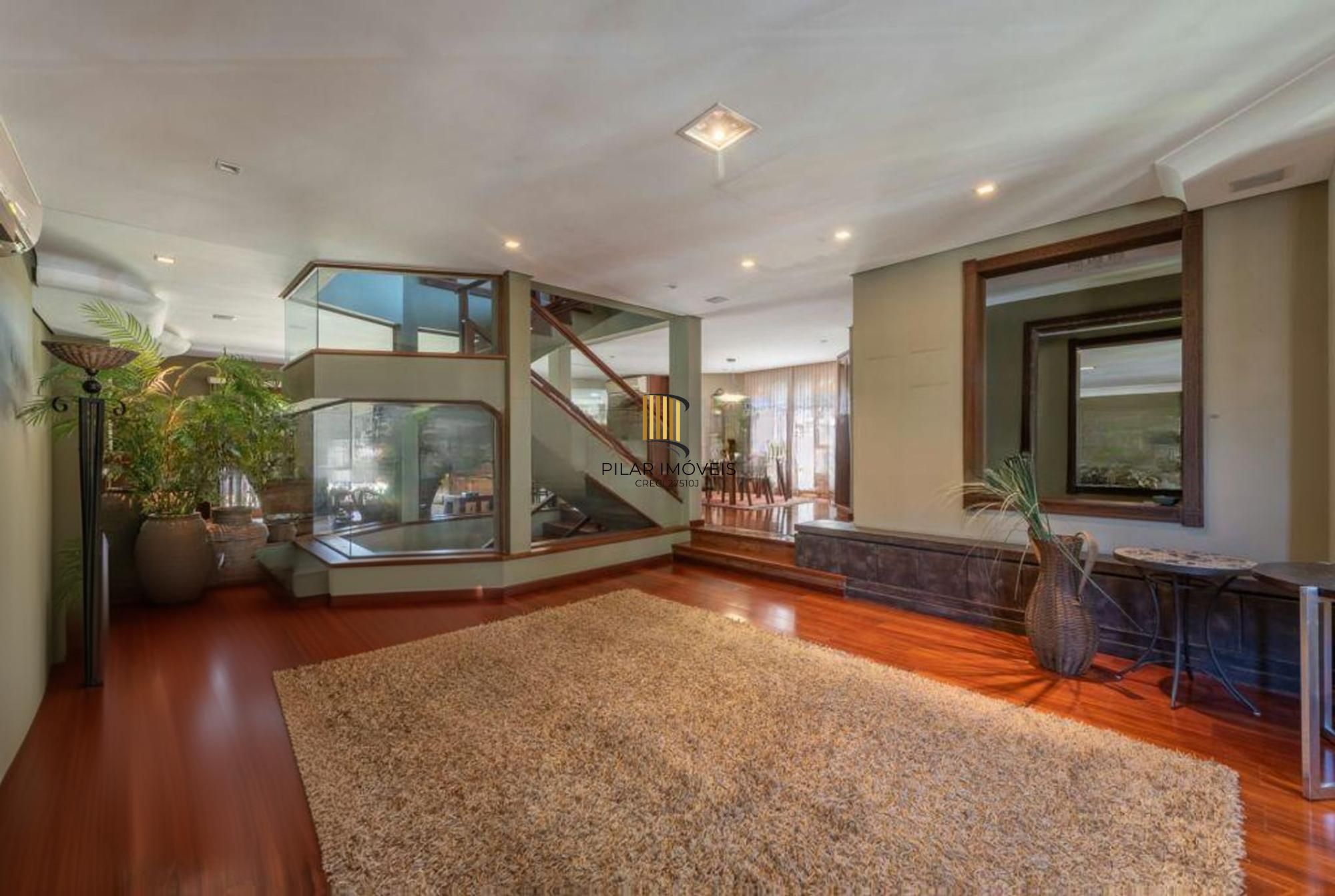 Casa com 5 dormitórios, 2 suítes, 2 vagas,360m² à venda no Jardim Itu Sabará.