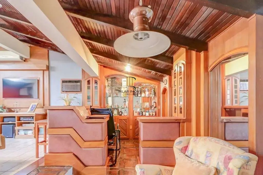 Casa em condominio, 3 quartos, 3 suítes 2 vagas e piscina na Cavalhada.