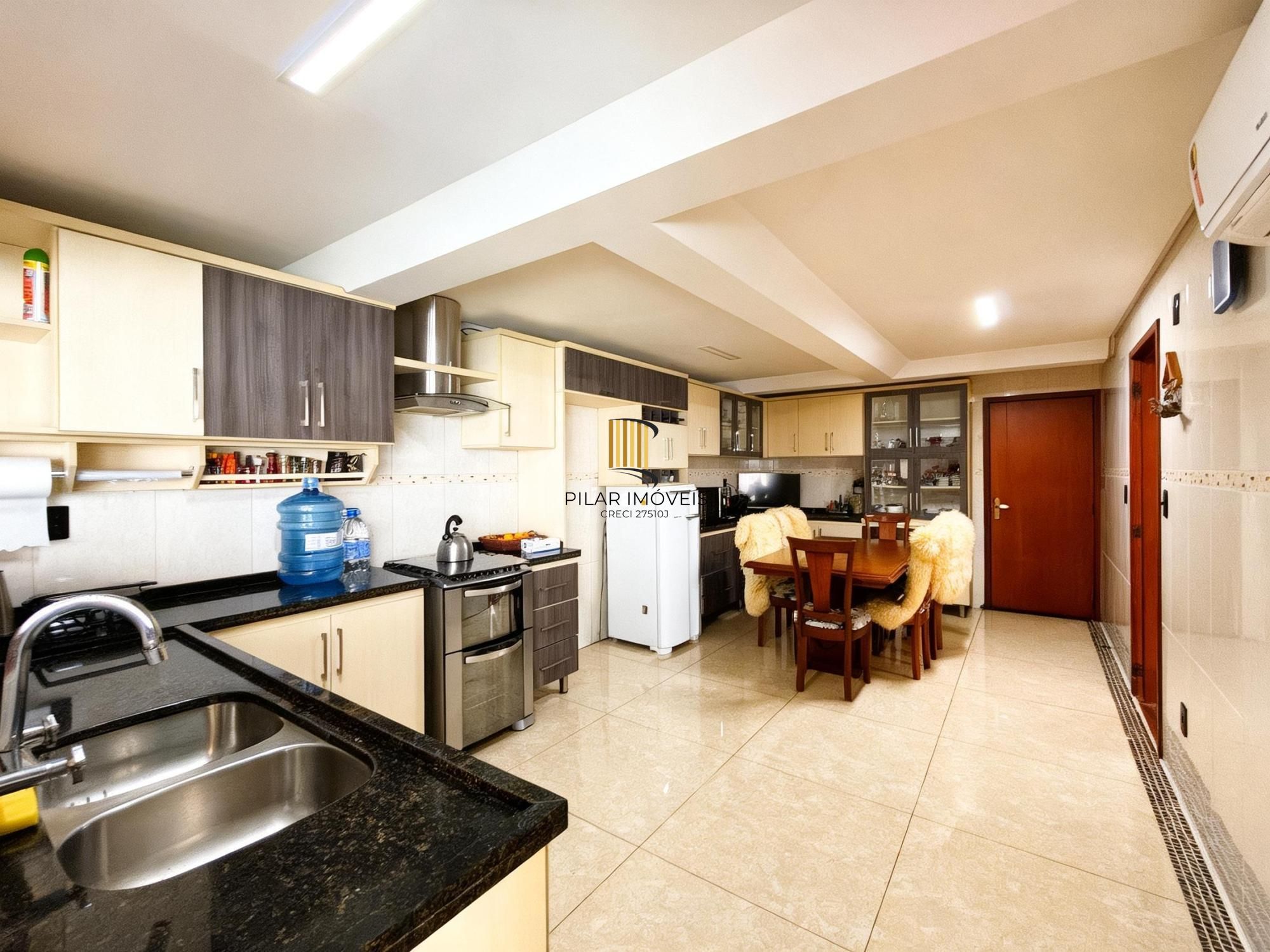 Casa com 4 quartos, piscina, vaga, churrasqueira e Sacada no bairro Jardim Itu