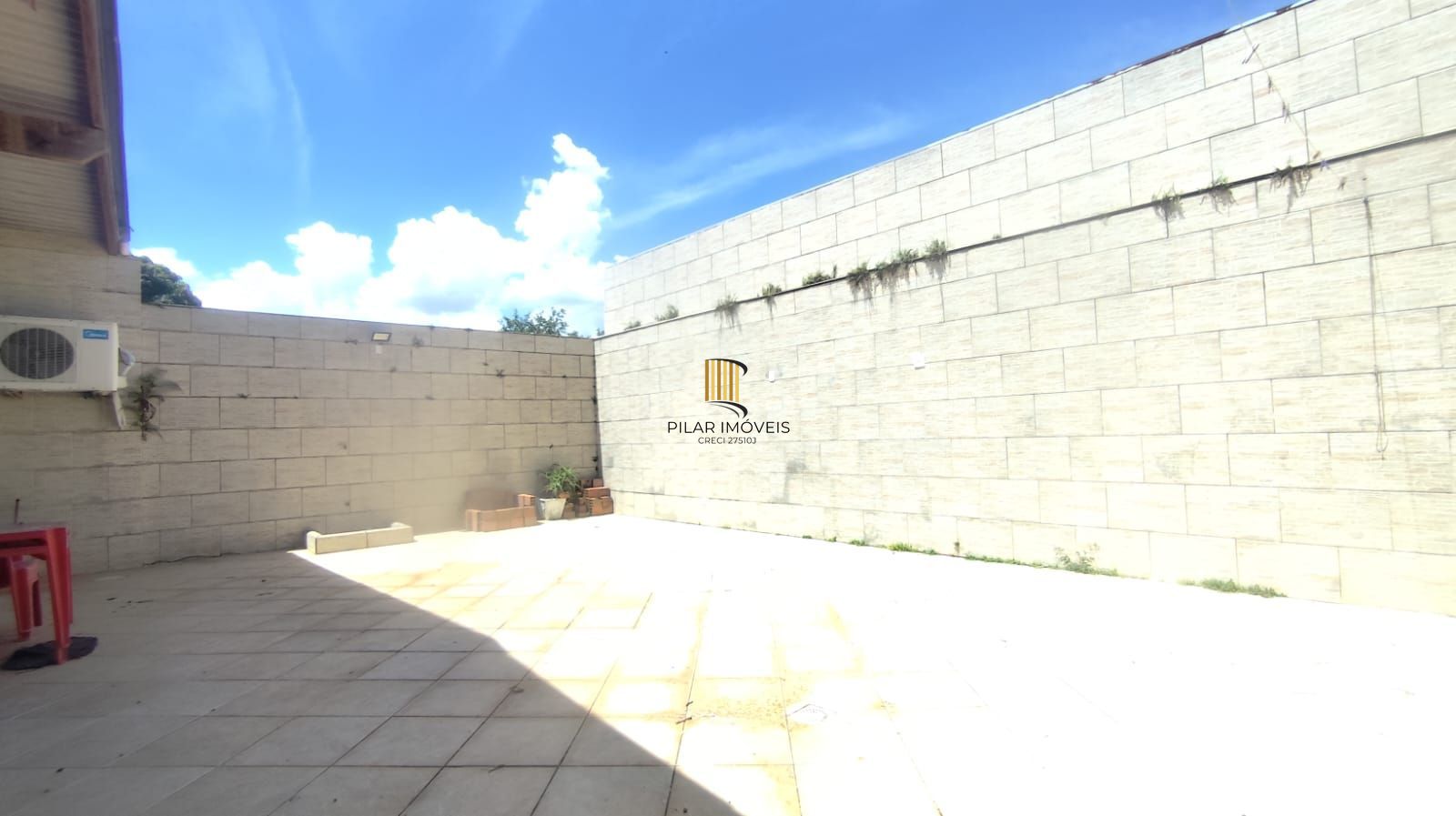 Casa térrea de 3 quartos, suíte, 3 vagas no bairro Santa Fé