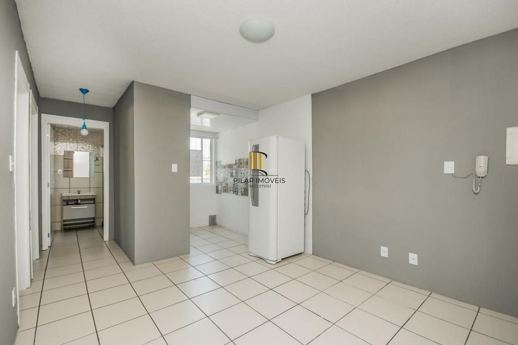 Apartamento térreo de 2 quartos, portaria 24 horas no bairro Glória.