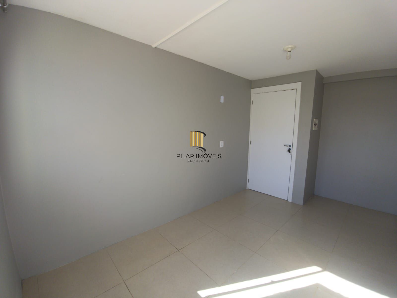 Apartamento Térreo, 2 quartos, vaga, piscina e portaria 24hr no bairro Sarandi.