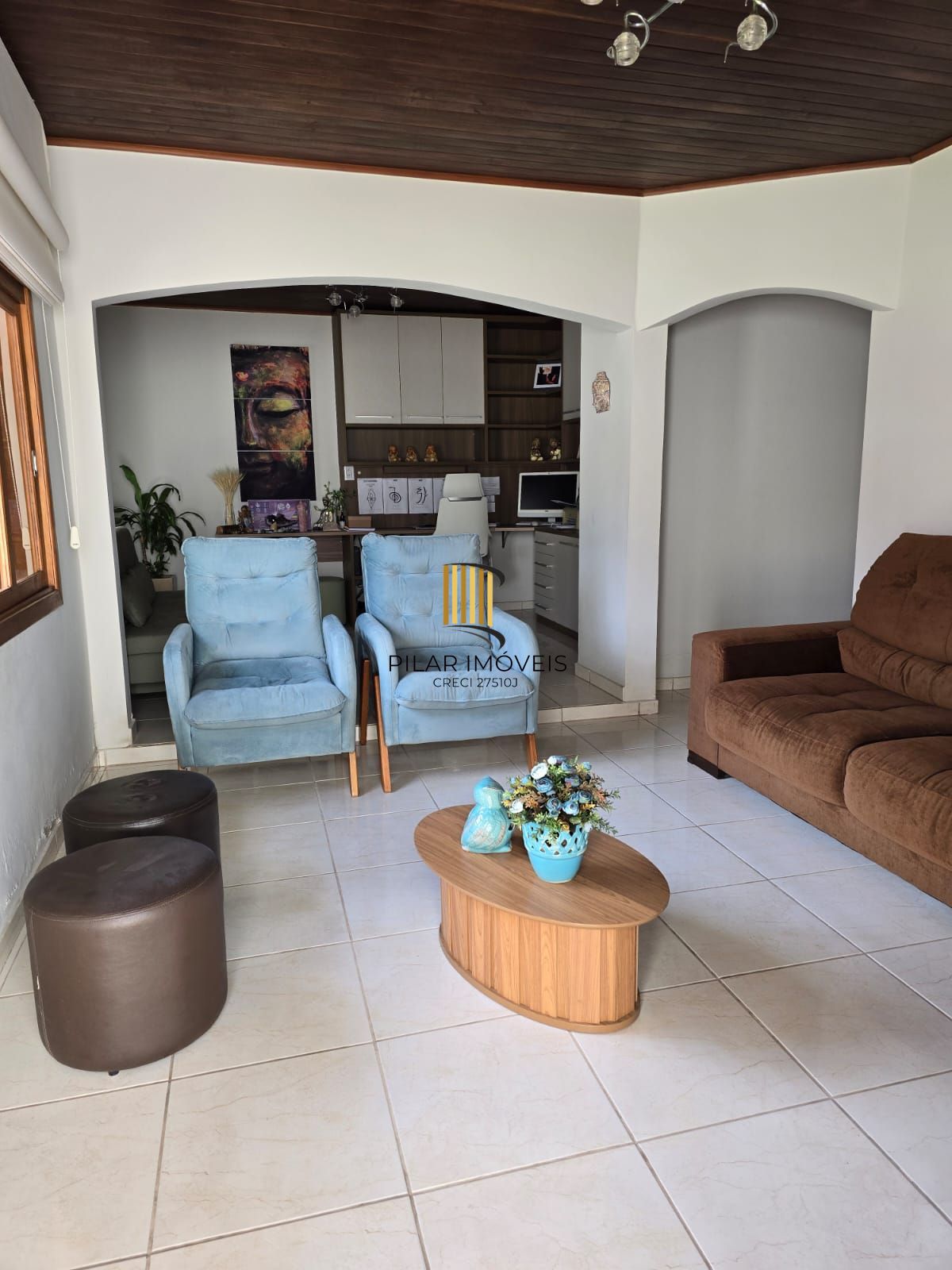 Casa térrea,3 dormitórios e 4 vagas cobertos no Sarandi.