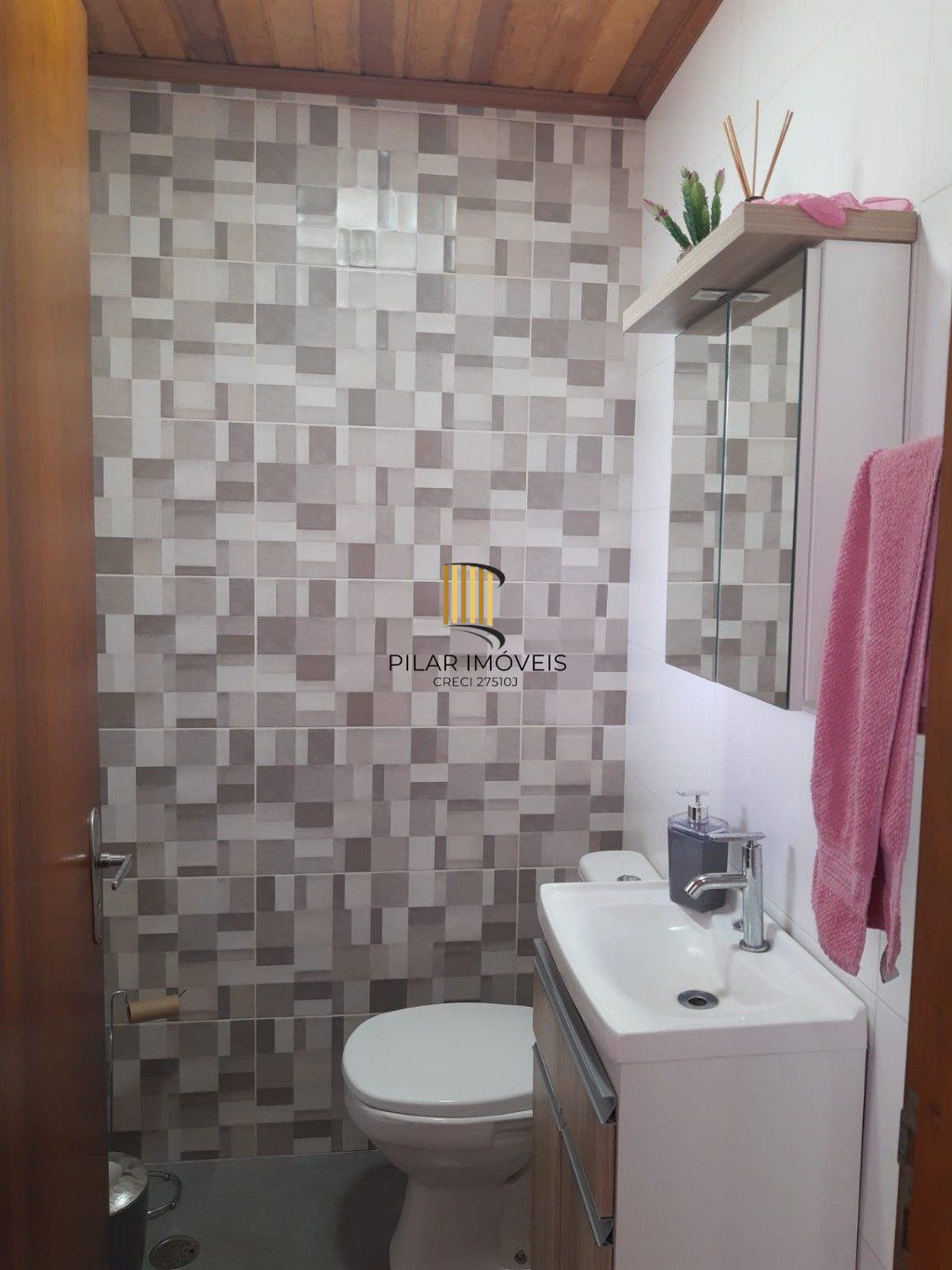 Apartamento Duplex de 2 dormitórios,  1 vaga de garagem em Cachoeirinha.