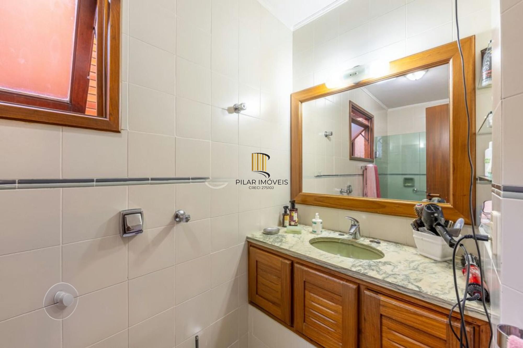 Casa com 4 Quartos, 4 banheiros, 4 vagas e 300 m² á venda  Chácara Das Pedras.