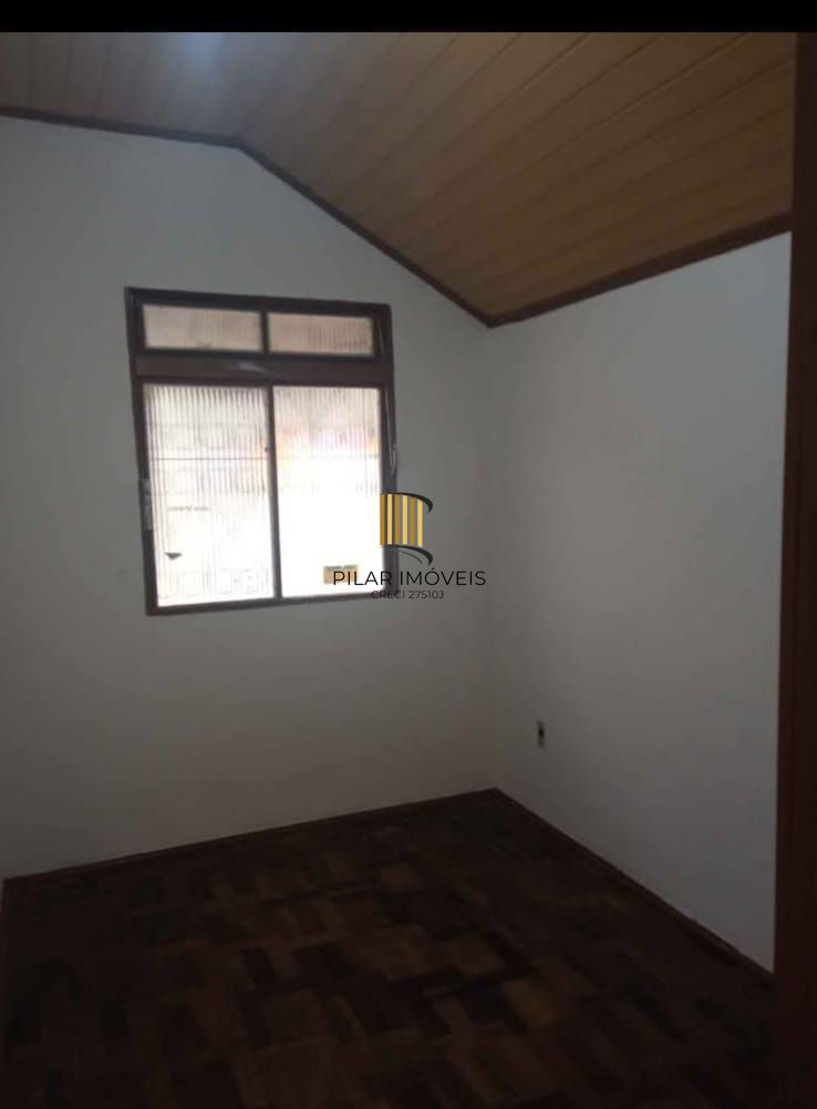 Casa 150m2 com 3 dormitórios e ampla garagem com churrasqueira Bairro Restiga