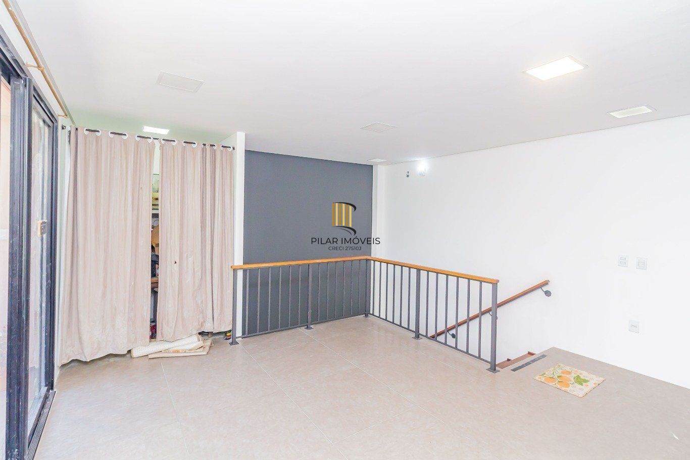 Prédio Comercial á venda com 2 salas e terraço no bairro Menino Deus