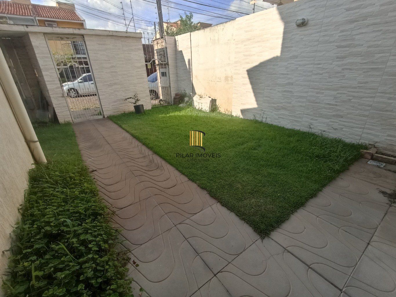 Casa de 3 dormitórios e 2 vagas de Garagem em Canoas.