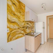 Apartamento 2 dormitórios com Sacada e 1 vaga de garagem na Rua Sadi Castro.