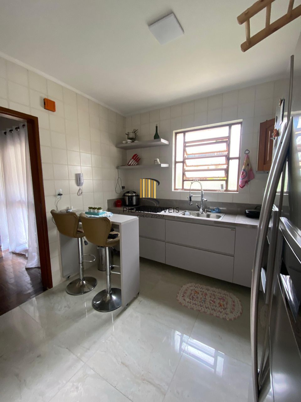 Apartamento térreo garden com 3 dormitórios, 1 suíte, 3 vagas de garagem