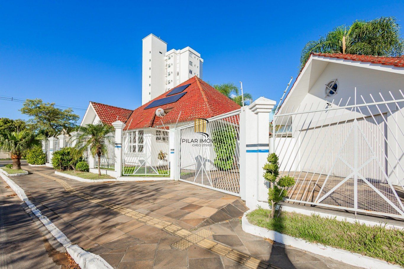 Casa com 3 dormitórios, 2 vagas de garagem no bairro Marechal Rondon em Canoas.