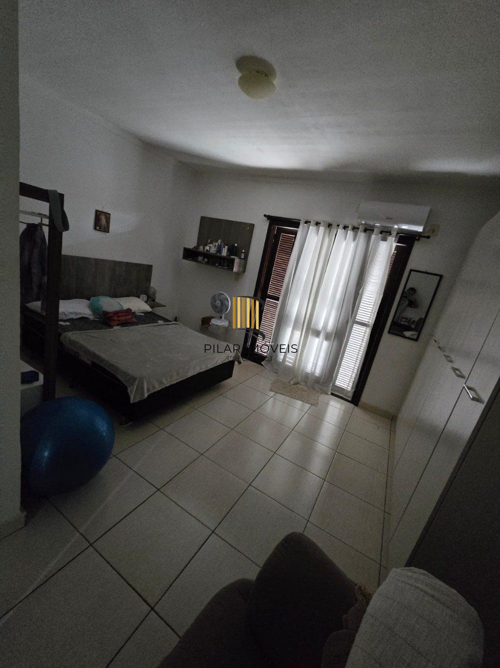 Casa de 3 dormitórios com  uma vaga de garagem no bairro Niterói Canoas.