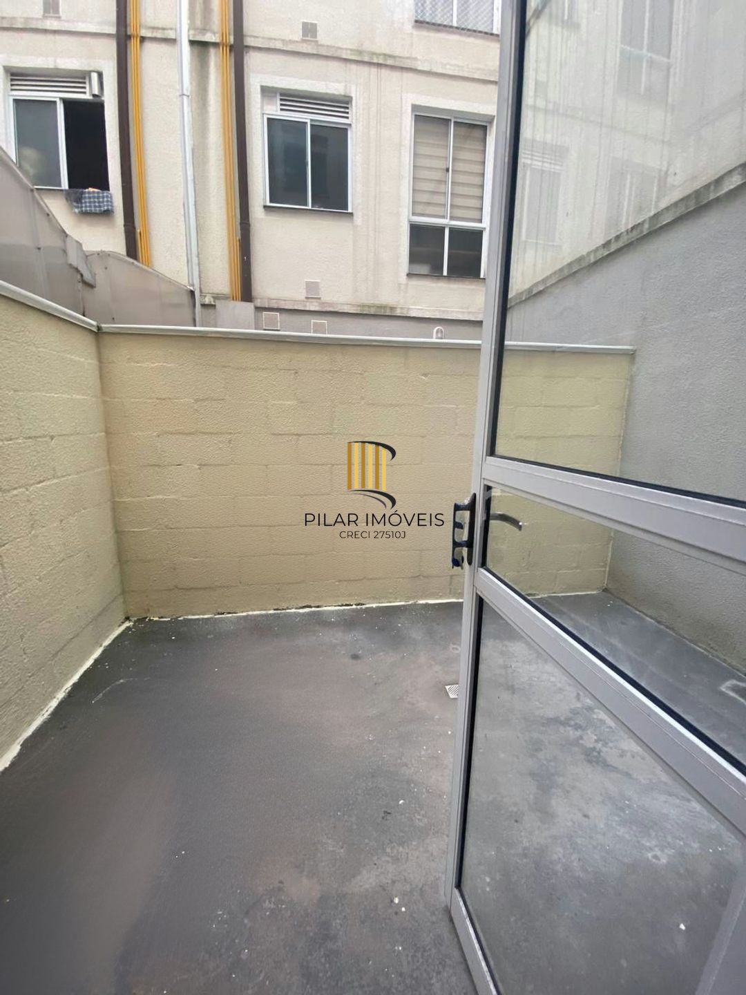 Apartamento de 2 dormitórios, piscina e 1 vaga de garagem em Canoas.