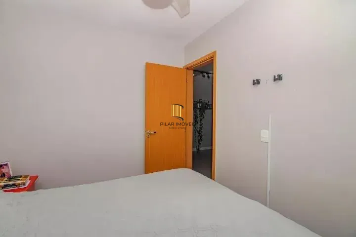 Apartamento 2 Dorm com Elevador e Vaga na Protásio Alves