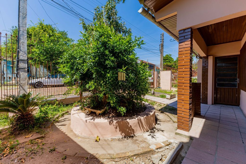 Casa com 3 Quartos e 2 vagas no Bairro Morro Santana