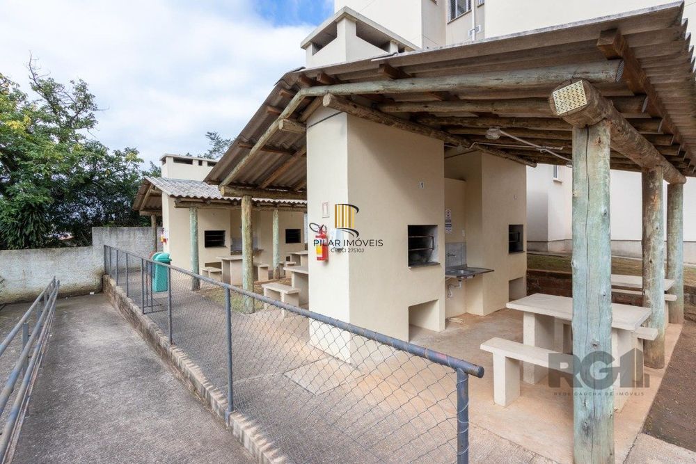Apartamento térreo de 2 quartos, portaria 24 horas no bairro Glória.