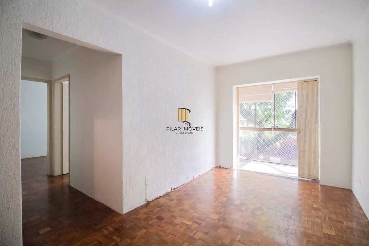 Apartamento 2 dormitórios no Partenon com sacada e 60m²