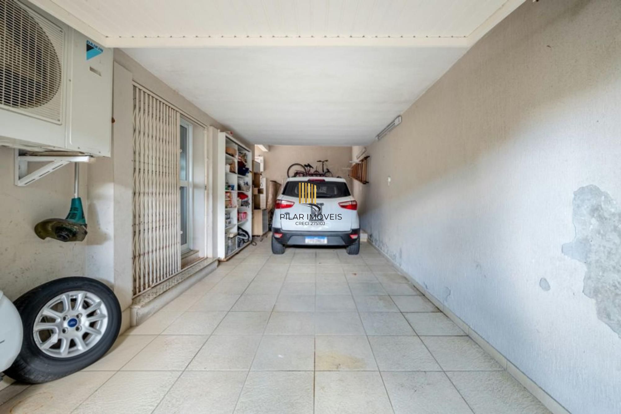 Casa 3 Dormitórios com Suíte e Piscina no Teresópolis