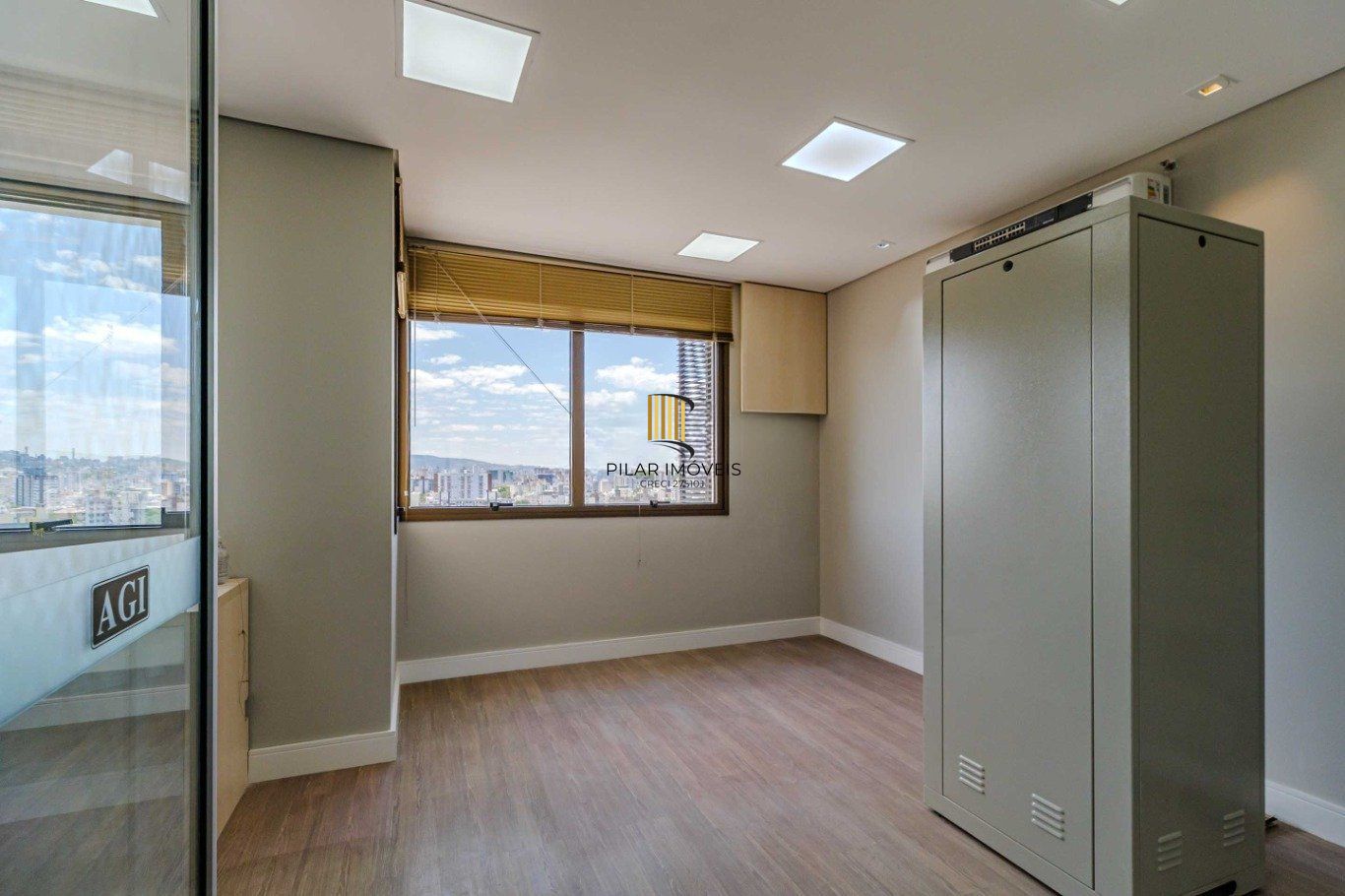 Sala comercial, 2 vagas, elevador e restaurante no bairro Praia de Belas