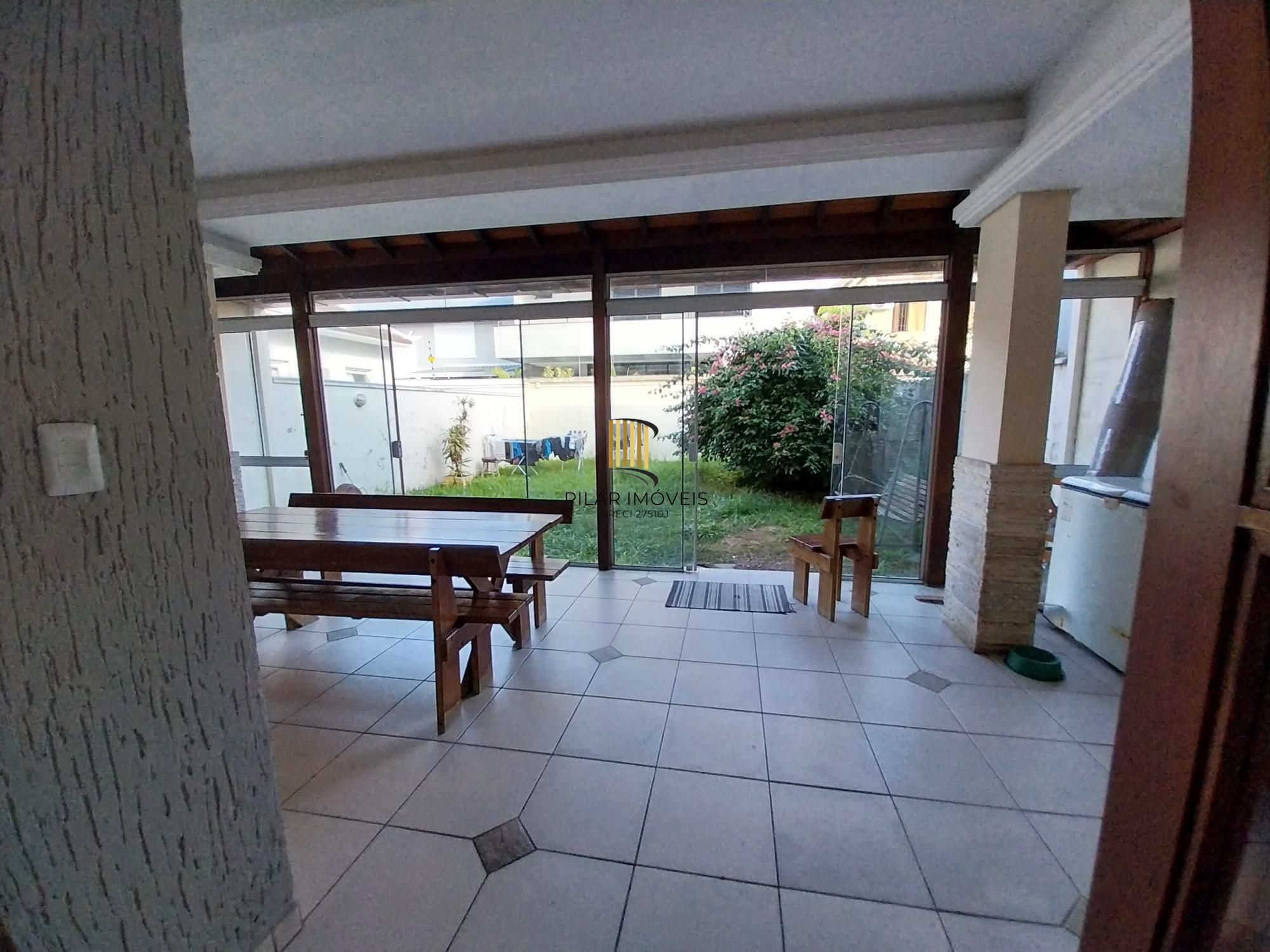 Casa em Condomínio com 4 quartos, 1 suíte e 300m² à venda em Ecoville.