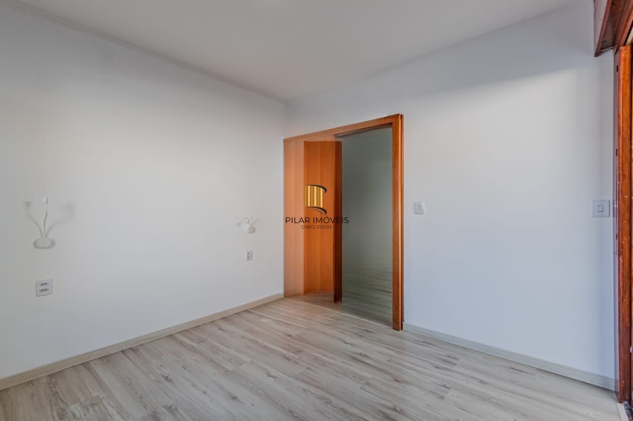 Casa com 3 dormitórios e 4 vagas no Bairro Jardim Lindóia