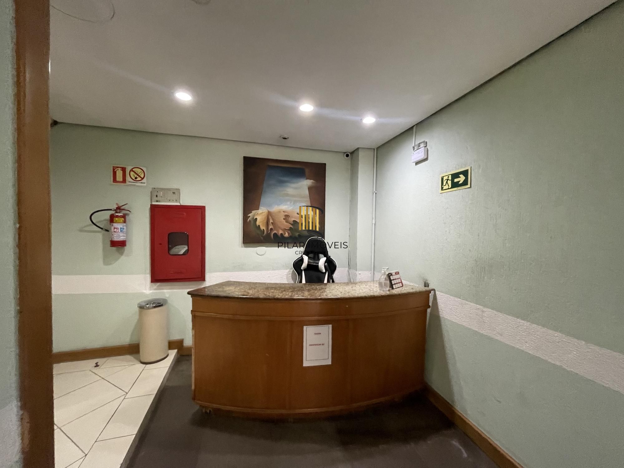 Apartamento 2 dormitórios com dependência 70m2 Moinhos de Vento Av. Cristóvão C