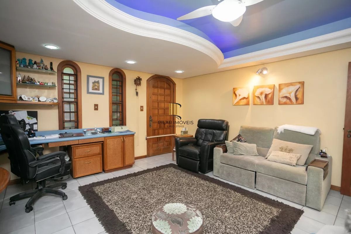 Casa à venda com 280m², 4 quartos e 2 vagas no bairro Auxiliadora